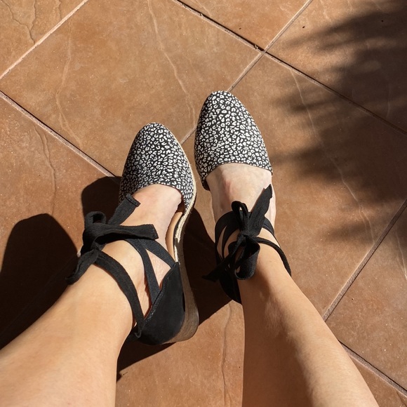 Corso Como super cute and comfortable wedge espadrilles! - Picture 3 of 9